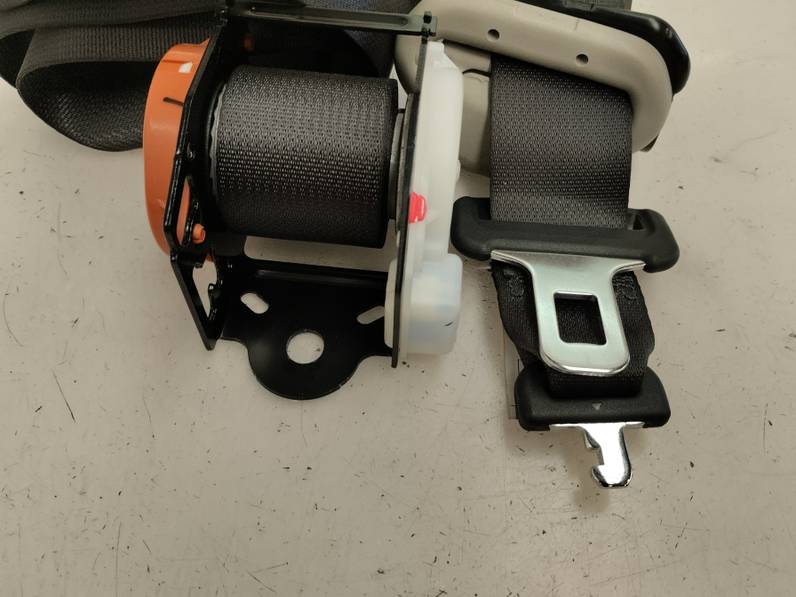 CINTURON SEGURIDAD TRASERO CENTRAL TOYOTA URBAN CRUISER 2009 1.4 TURBODIESEL (90 CV)