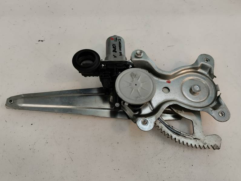 ELEVALUNAS TRASERO IZQUIERDO TOYOTA URBAN CRUISER 2009 1.4 TURBODIESEL (90 CV)