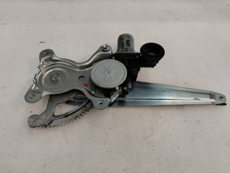 ELEVALUNAS TRASERO DERECHO TOYOTA URBAN CRUISER 2009 1.4 TURBODIESEL (90 CV)