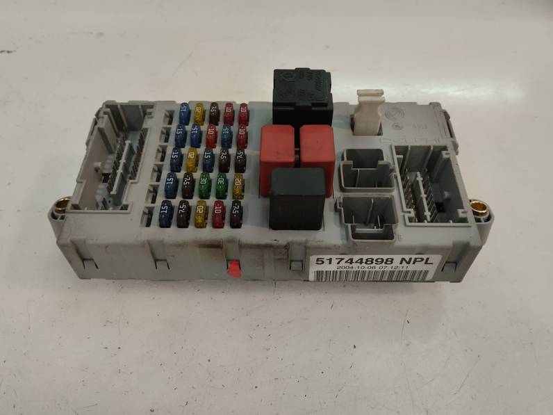 CAJA RELES FUSIBLES FIAT PUNTO BERLINA 2004 1.2 (60 CV)