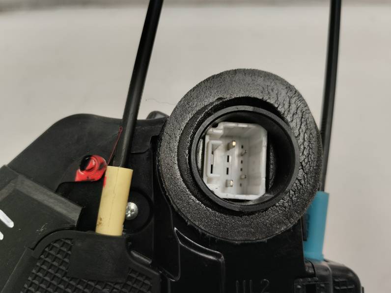 CERRADURA PUERTA TRASERA IZQUIERDA TOYOTA VERSO 2015 1.6 16V (132 CV)