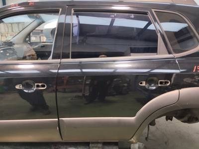 PUERTA TRASERA IZQUIERDA HYUNDAI TUCSON 2006 2.0 (141 CV)
