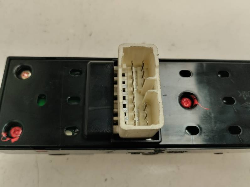 MANDO ELEVALUNAS DELANTERO IZQUIERDO HYUNDAI TUCSON 2006 2.0 (141 CV)