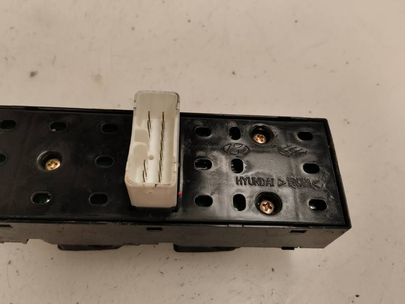 MANDO ELEVALUNAS DELANTERO IZQUIERDO KIA CARENS 2005 2.0 TURBODIESEL (113 CV)