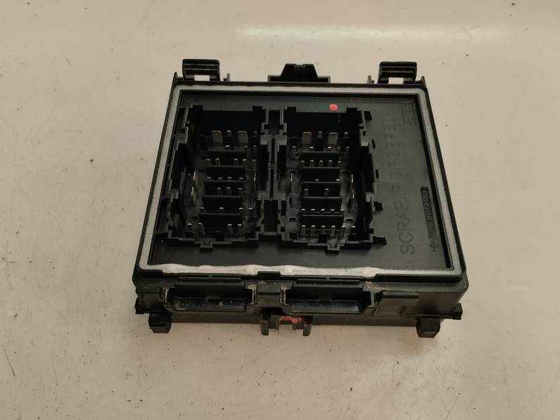 CAJA RELES FUSIBLES FORD FIESTA 2020 1.5 TDCI (86 CV)