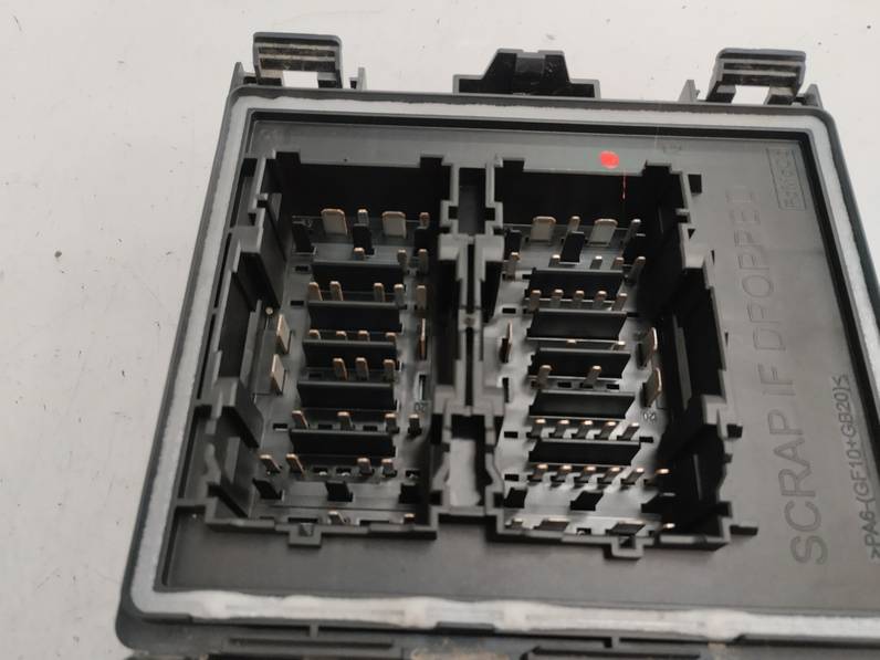 CAJA RELES FUSIBLES FORD FIESTA 2020 1.5 TDCI (86 CV)