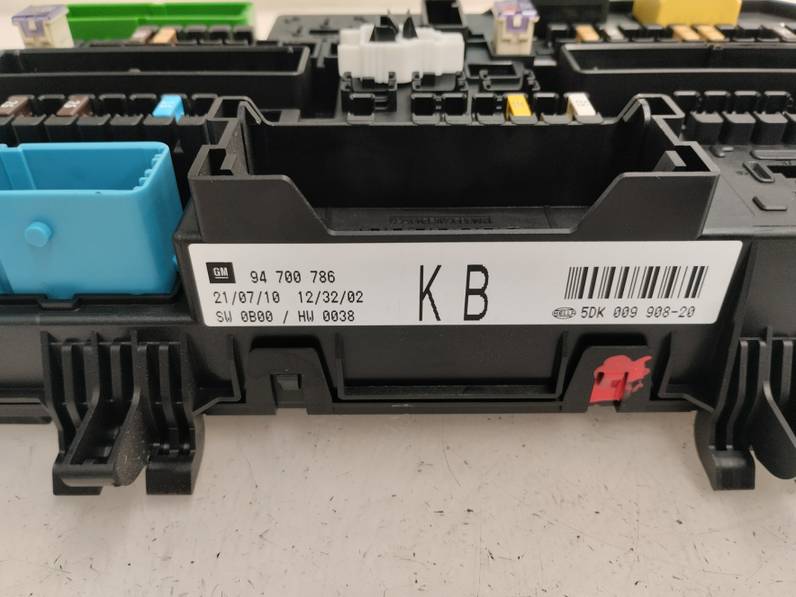 CAJA RELES FUSIBLES OPEL ASTRA H BER 2010 1.7 16V CDTI (110 CV)