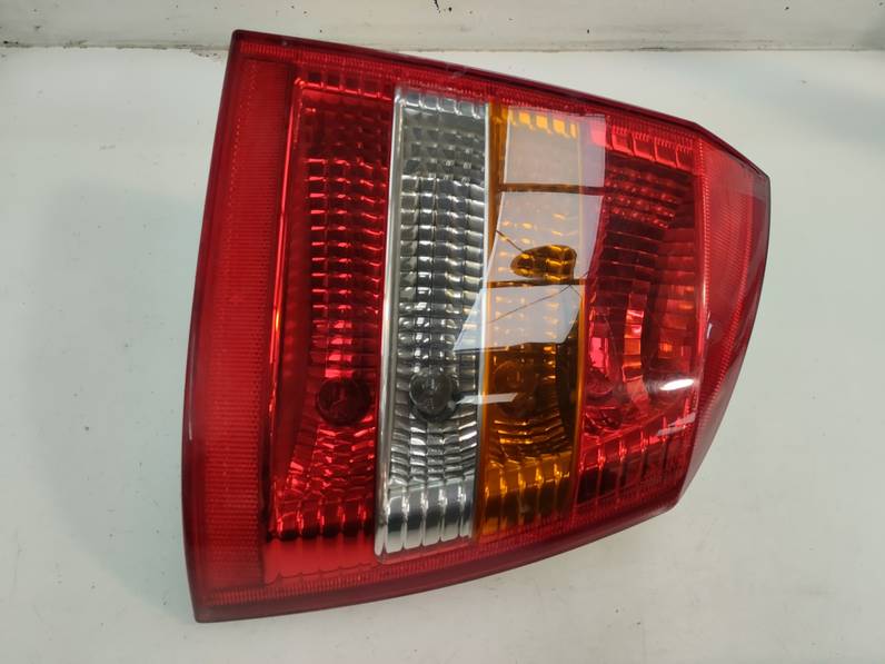 PILOTO TRASERO DERECHO OPEL ASTRA G BERLINA 2002 2.0 DTI (101 CV)