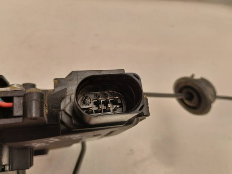 CERRADURA PUERTA TRASERA IZQUIERDA AUDI A4 BERLINA 2003 1.9 TDI (131 CV)