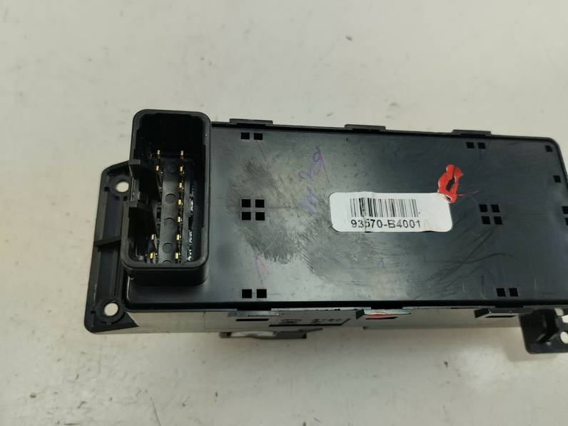 MANDO ELEVALUNAS DELANTERO IZQUIERDO HYUNDAI I10 2019 1.0 (67 CV)