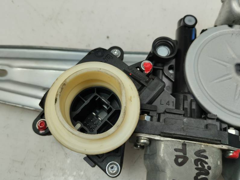 ELEVALUNAS TRASERO DERECHO TOYOTA VERSO 2013 1.6 16V (132 CV)