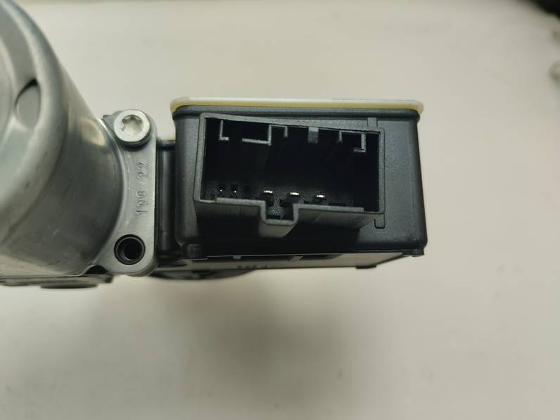 MOTOR ELEVALUNAS TRASERO DERECHO SKODA FABIA 2022 1.0 TSI (95 CV)