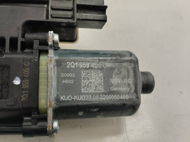 MOTOR ELEVALUNAS DELANTERO IZQUIERDO SKODA FABIA 2022 1.0 TSI (95 CV)