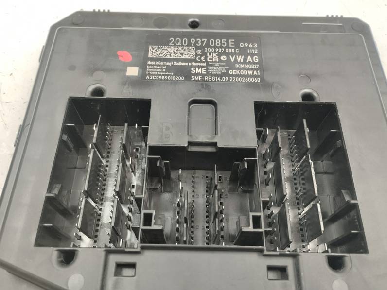 CAJA RELES FUSIBLES SKODA FABIA 2022 1.0 TSI (95 CV)