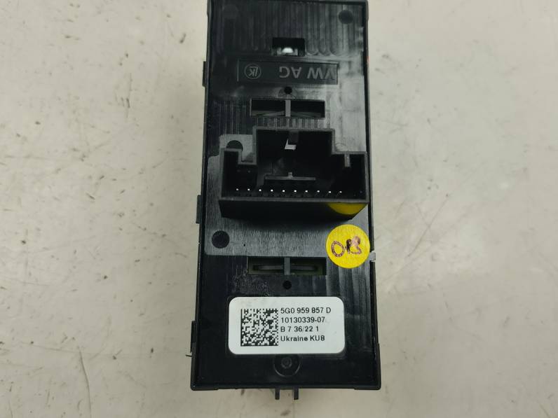 MANDO ELEVALUNAS DELANTERO IZQUIERDO SKODA FABIA 2022 1.0 TSI (95 CV)