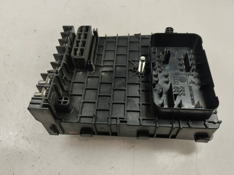 CAJA RELES FUSIBLES VOLKSWAGEN PASSAT BERLINA 2010 2.0 TDI (140 CV)