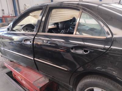 PUERTA TRASERA IZQUIERDA MERCEDES CLASE E BERLINA 2004 2.2 CDI (150 CV)