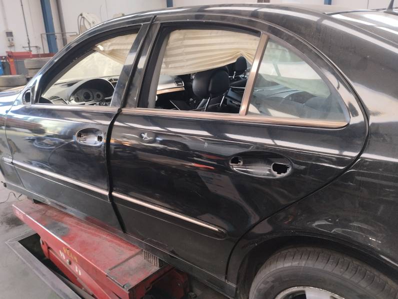 PUERTA TRASERA IZQUIERDA MERCEDES CLASE E BERLINA 2004 2.2 CDI (150 CV)