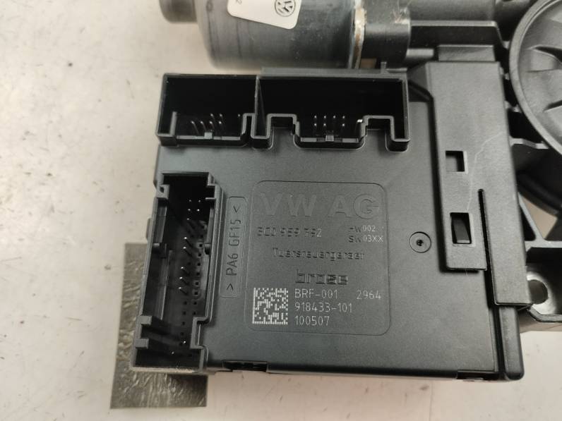 MOTOR ELEVALUNAS DELANTERO DERECHO VOLKSWAGEN PASSAT BERLINA 2010 2.0 TDI (140 CV)