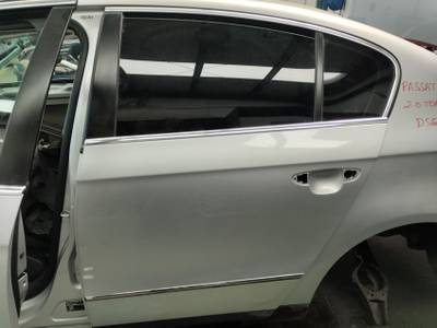 PUERTA TRASERA IZQUIERDA VOLKSWAGEN PASSAT BERLINA 2010 2.0 TDI (140 CV)