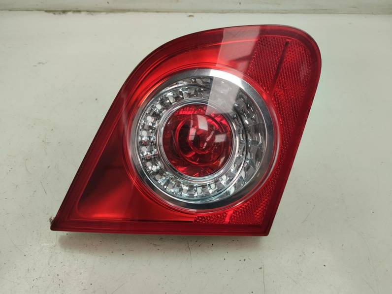 PILOTO TRASERO IZQUIERDO INTERIOR VOLKSWAGEN PASSAT BERLINA 2010 2.0 TDI (140 CV)