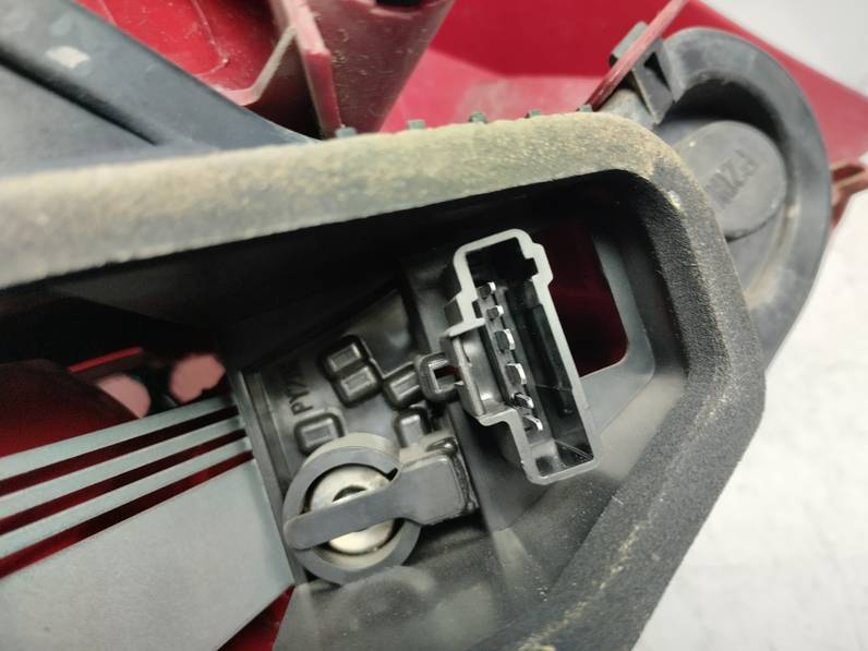 PILOTO TRASERO DERECHO PEUGEOT 207 2009 1.6 16V HDI (90 CV)