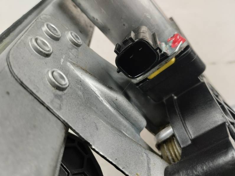 ELEVALUNAS DELANTERO IZQUIERDO DACIA SANDERO 2015 0.9 TCE (90 CV)