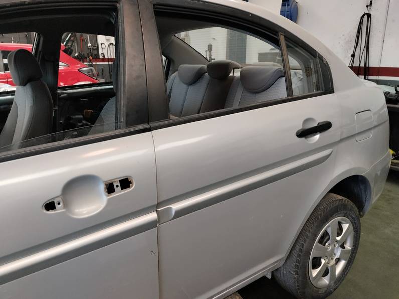 PUERTA TRASERA IZQUIERDA HYUNDAI ACCENT 2007 1.4 (97 CV)