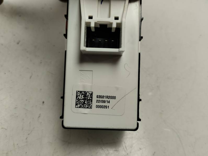 MANDO ELEVALUNAS TRASERO DERECHO KIA SPORTAGE 2023 1.6 (132 CV)