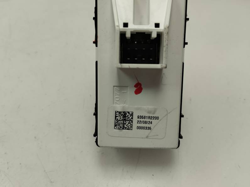 MANDO ELEVALUNAS DELANTERO DERECHO KIA SPORTAGE 2023 1.6 (132 CV)