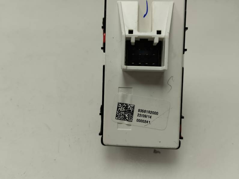 MANDO ELEVALUNAS TRASERO IZQUIERDO KIA SPORTAGE 2023 1.6 (132 CV)