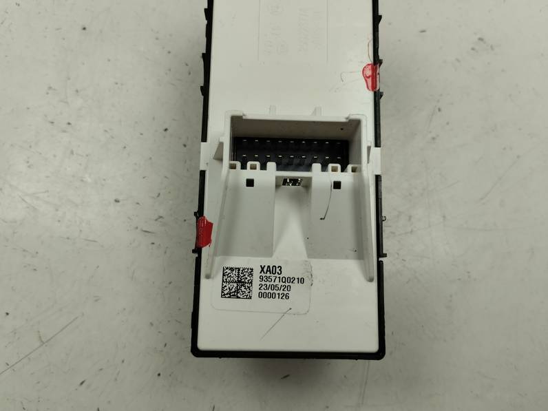 MANDO ELEVALUNAS DELANTERO IZQUIERDO HYUNDAI BAYON 2023 1.2 (84CV)