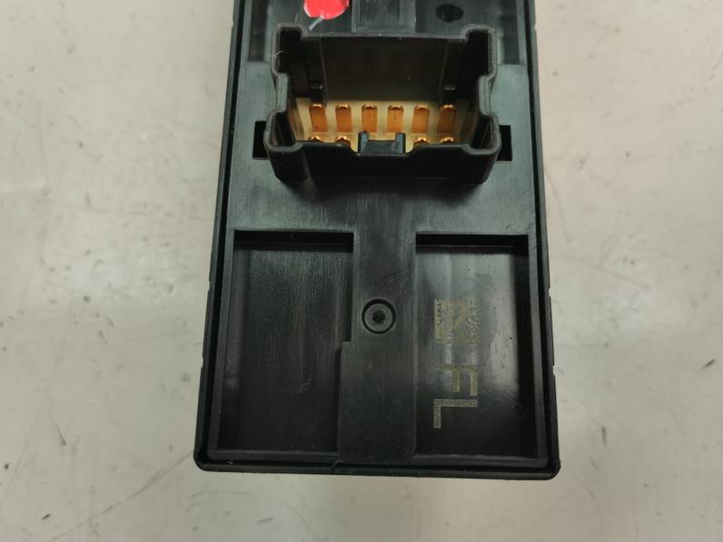 MANDO ELEVALUNAS DELANTERO IZQUIERDO NISSAN QASHQAI 2017 1.5 TURBODIESEL (110 CV)