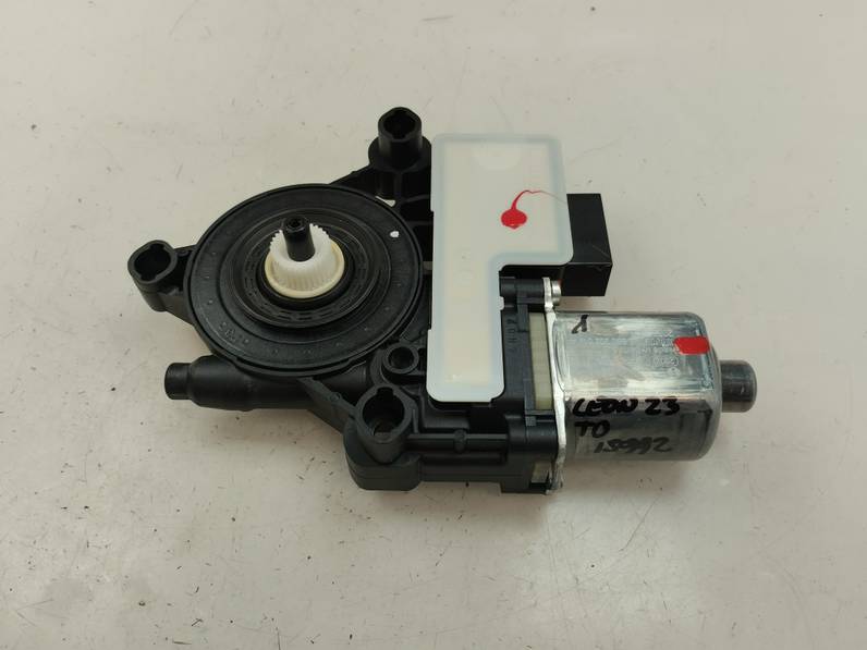 MOTOR ELEVALUNAS TRASERO DERECHO SEAT LEON 2023 1.5 16V TSI ACT (131 CV)