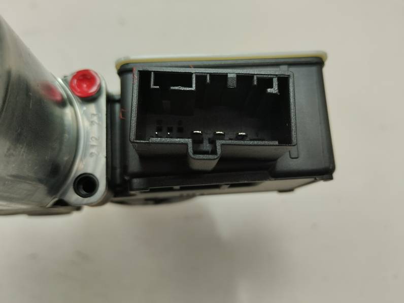 MOTOR ELEVALUNAS TRASERO DERECHO SEAT LEON 2023 1.5 16V TSI ACT (131 CV)