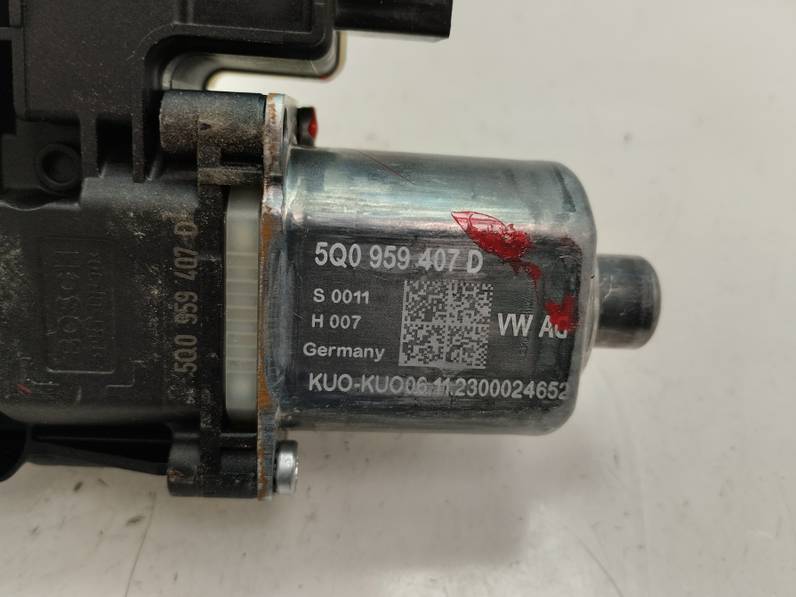 MOTOR ELEVALUNAS TRASERO IZQUIERDO SEAT LEON 2023 1.5 16V TSI ACT (131 CV)