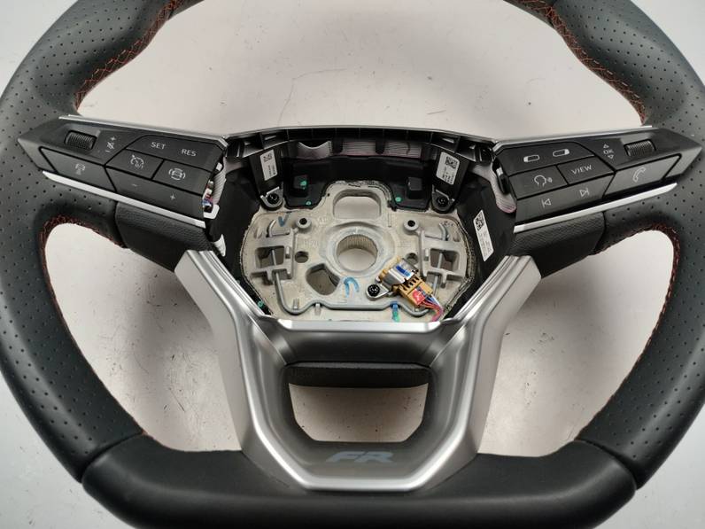 VOLANTE SEAT LEON 2023 1.5 16V TSI ACT (131 CV)