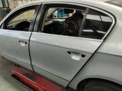 PUERTA TRASERA IZQUIERDA VOLKSWAGEN PASSAT BERLINA 2005 2.0 TDI (140 CV)