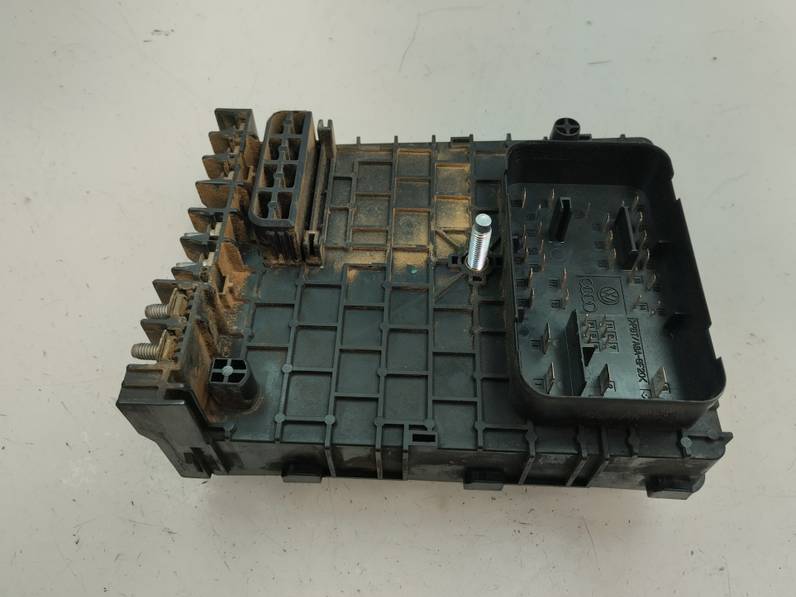 CAJA RELES FUSIBLES VOLKSWAGEN PASSAT BERLINA 2005 2.0 TDI (140 CV)