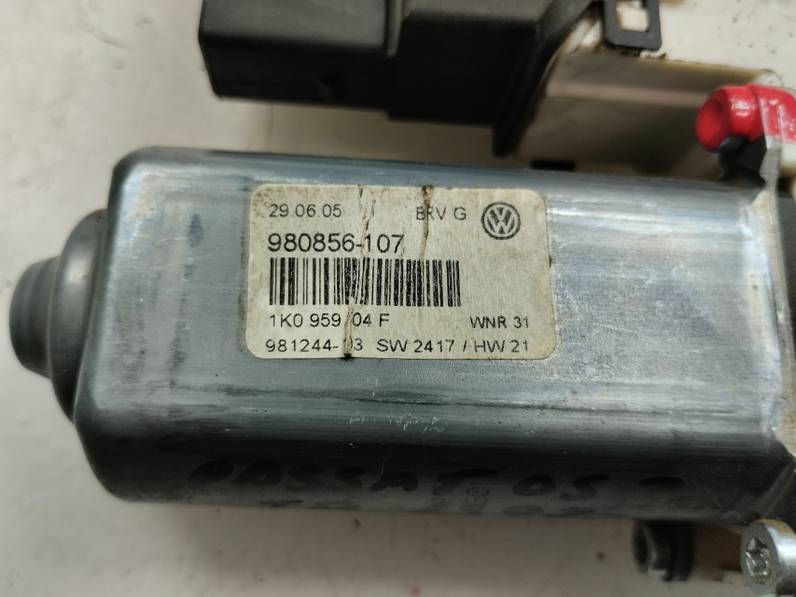 MOTOR ELEVALUNAS TRASERO DERECHO VOLKSWAGEN PASSAT BERLINA 2005 2.0 TDI (140 CV)