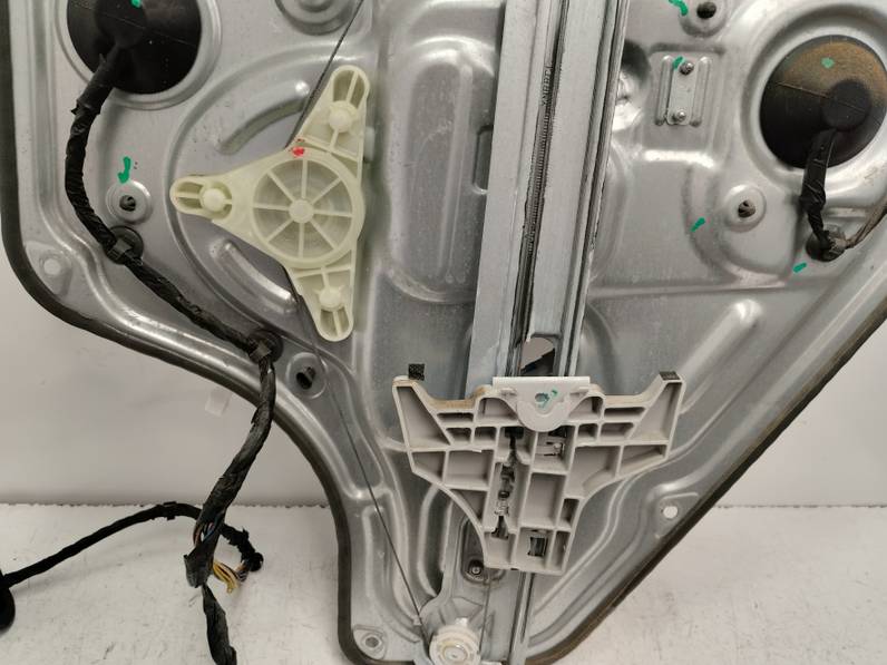 ELEVALUNAS TRASERO IZQUIERDO HYUNDAI IX20 2018 1.4 (90 CV)