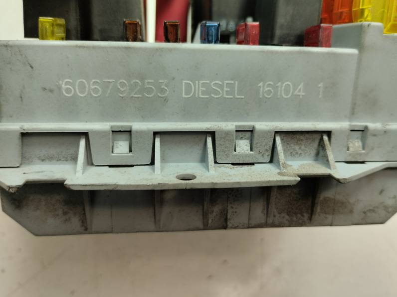 CAJA RELES FUSIBLES LANCIA THESIS 2004 2.4 JTD (150 CV)