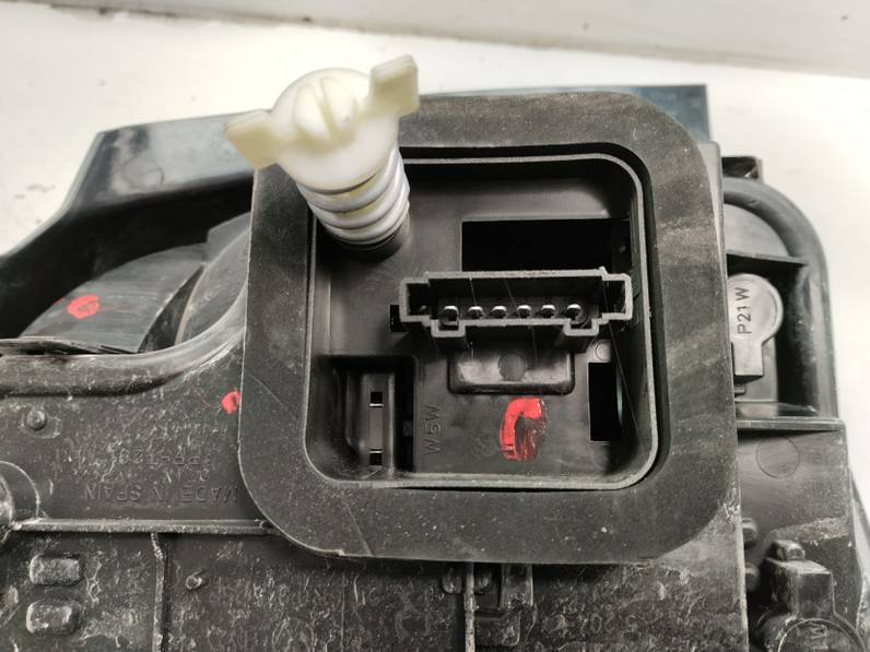 PILOTO TRASERO DERECHO VOLKSWAGEN POLO 2014 1.2 TDI (75 CV)