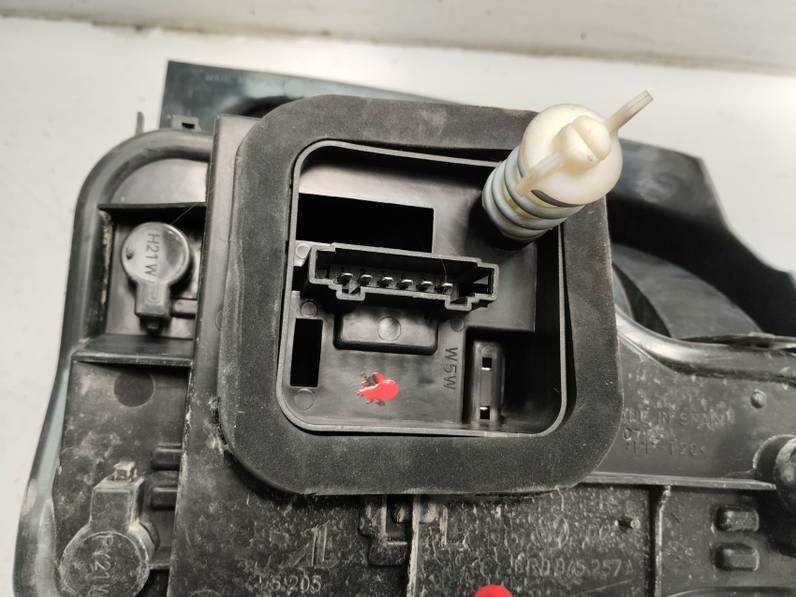 PILOTO TRASERO IZQUIERDO VOLKSWAGEN POLO 2014 1.2 TDI (75 CV)