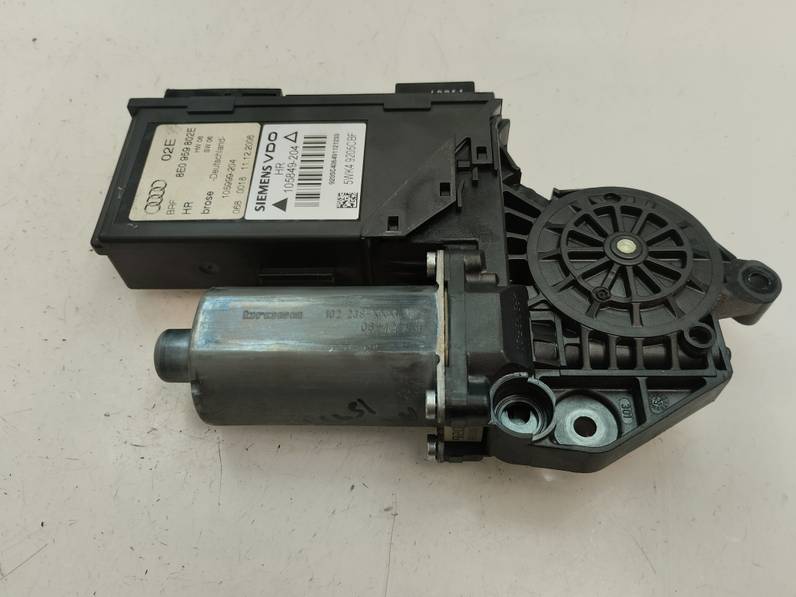 MOTOR ELEVALUNAS TRASERO DERECHO AUDI A4 BERLINA 2007 2.0 20V (131 CV)