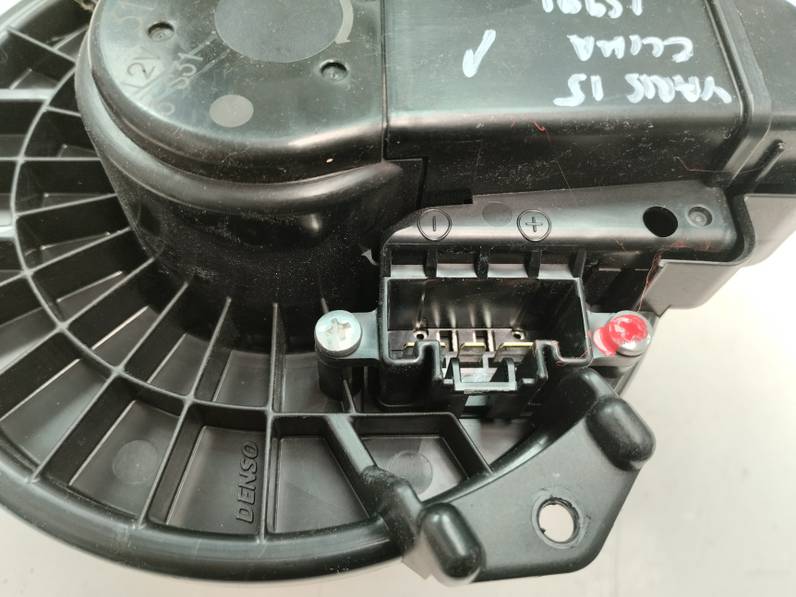 MOTOR CALEFACCION TOYOTA YARIS 2015 HÍBRIDO 74 KW (101 CV)