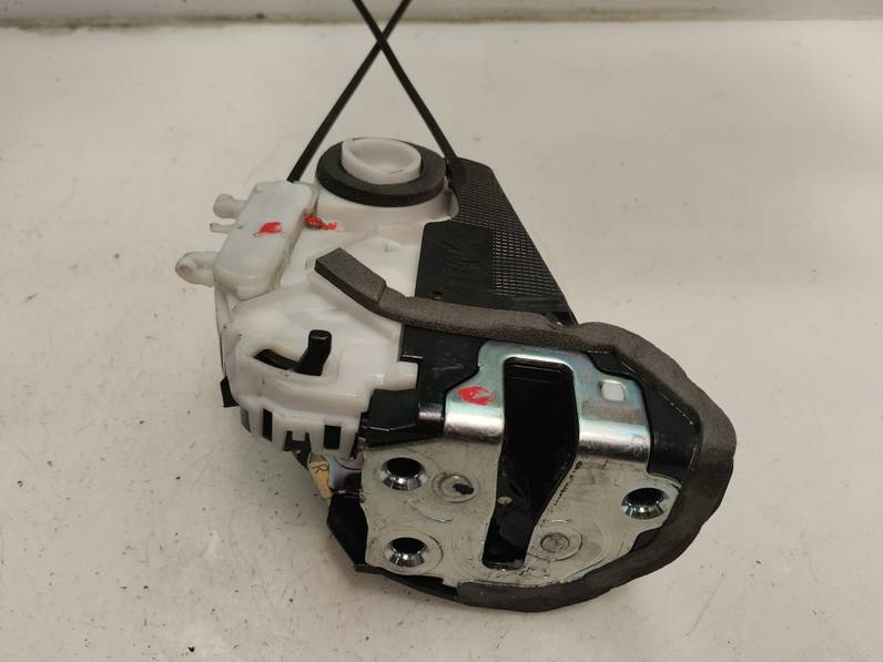 CERRADURA PUERTA TRASERA DERECHA TOYOTA YARIS 2015 HÍBRIDO 74 KW (101 CV)