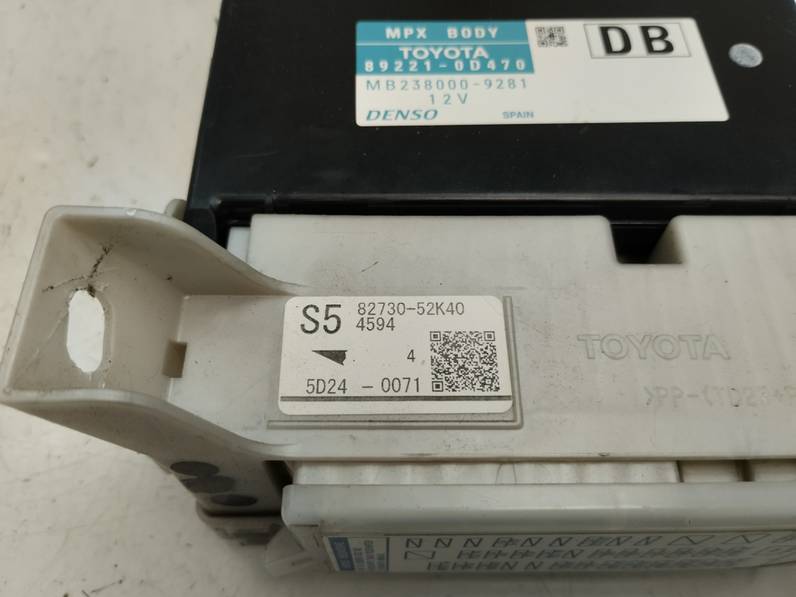 CAJA RELES FUSIBLES TOYOTA YARIS 2015 HÍBRIDO 74 KW (101 CV)