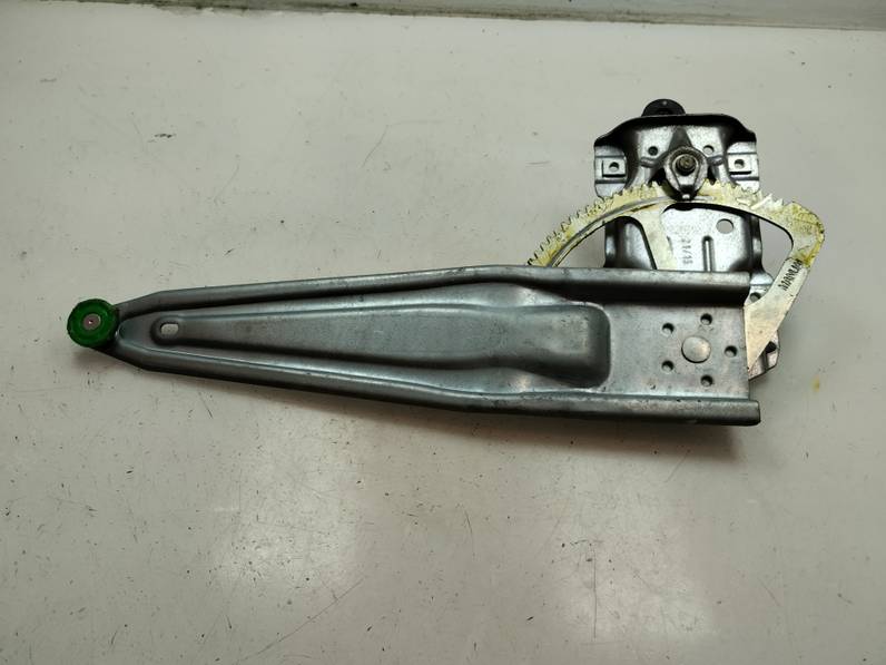 ELEVALUNAS TRASERO IZQUIERDO TOYOTA YARIS 2015 HÍBRIDO 74 KW (101 CV)