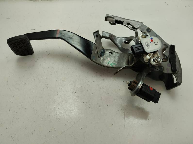 PEDAL FRENO TOYOTA YARIS 2015 HÍBRIDO 74 KW (101 CV)